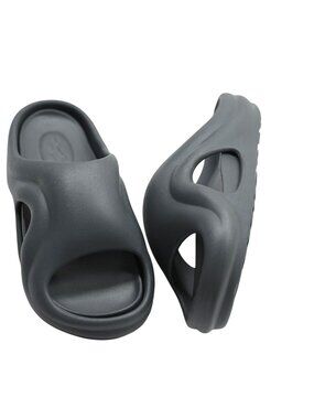 SKYLRK Beach Slide in Seal
